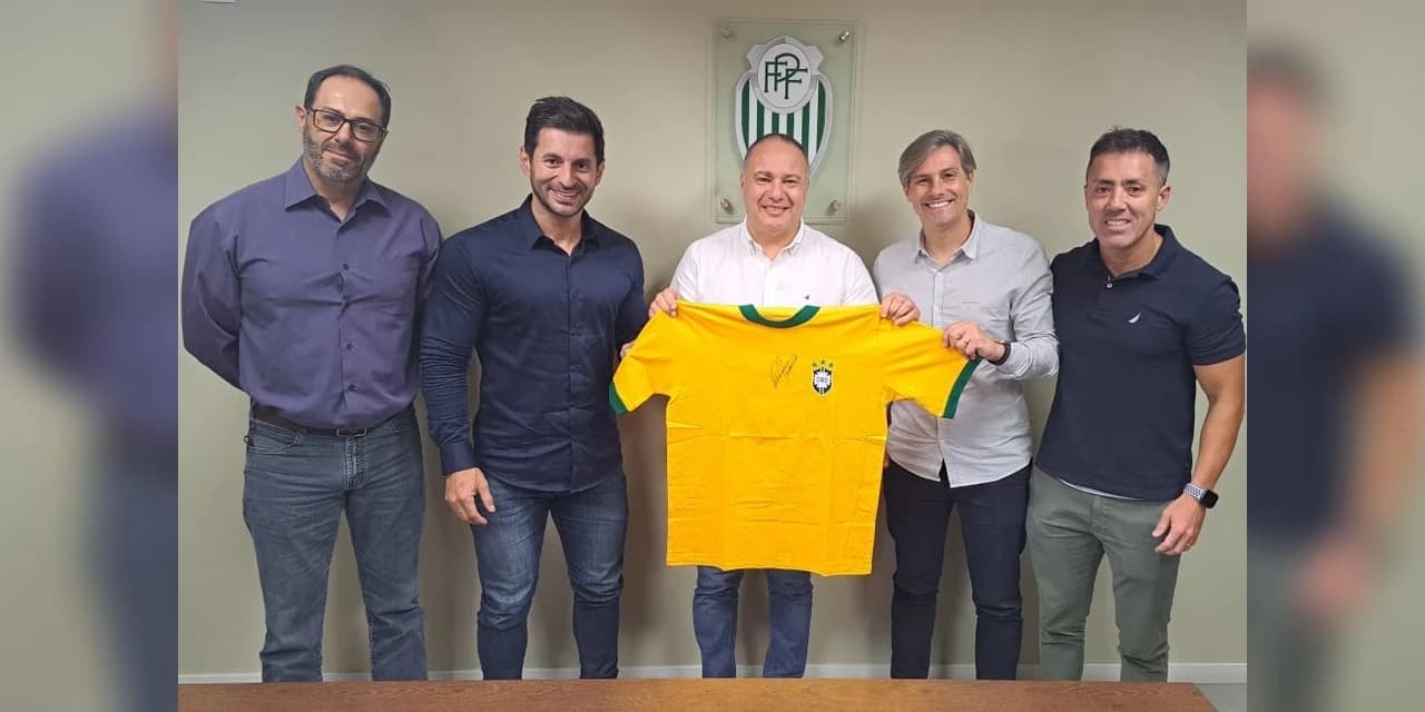 Entrega de Camisa Autografada da Seleção de 1970 ao Memorial Esportivo de Curitiba