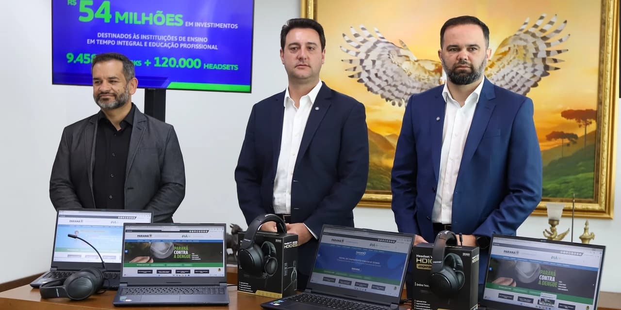 Governo entrega mais de 9 mil notebooks e 119 mil headsets para escolas estaduais