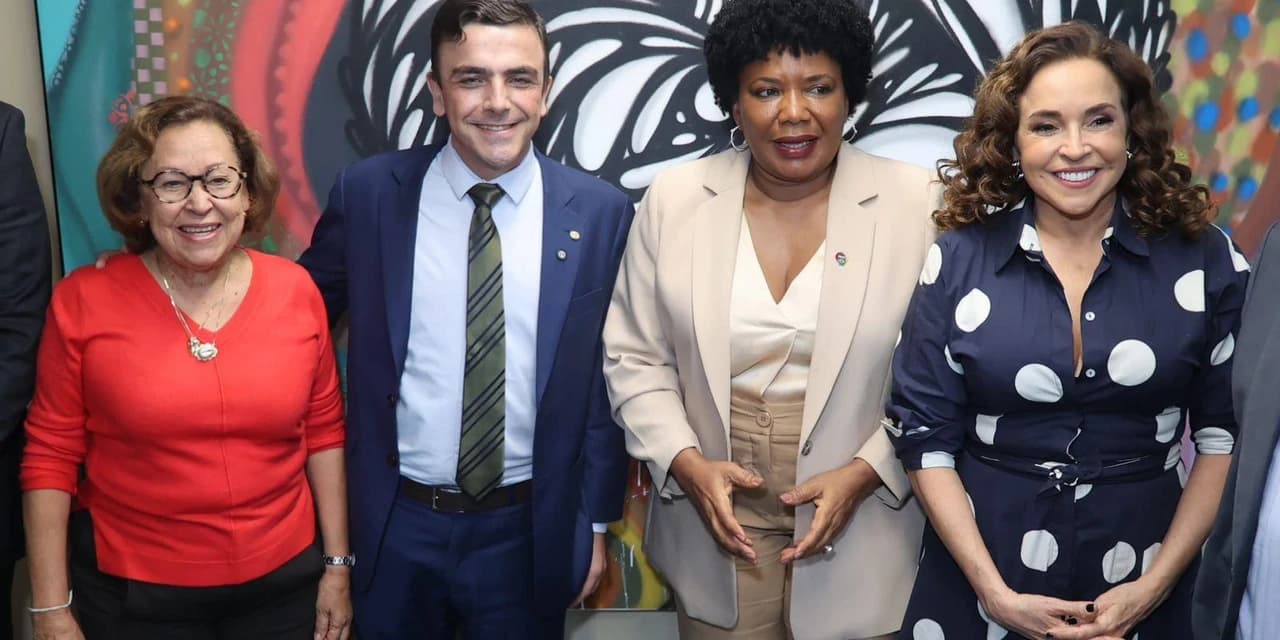 Aliel Machado recebe artistas na Comissão de Cultura e destaca importância do setor