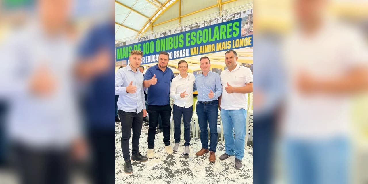 Aliel Machado entrega novos ônibus escolares para municípios do Paraná