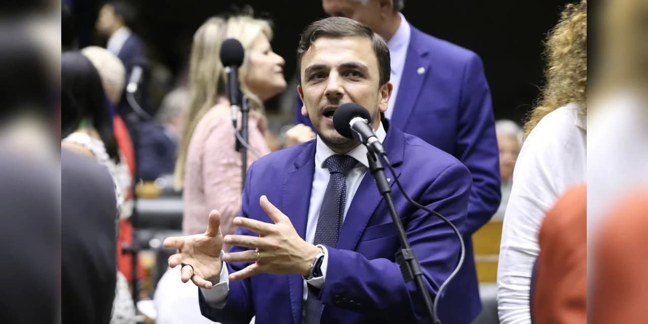 Aliel Machado se posiciona contra aumento no número de deputados federais
