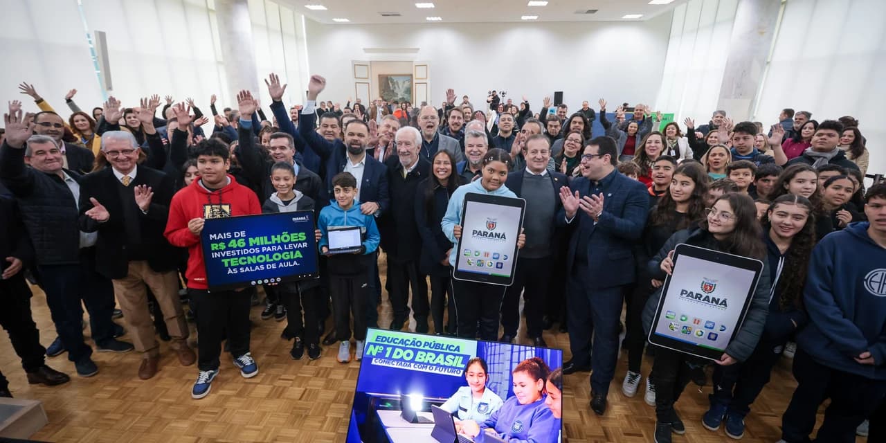 Mais tecnologia: Estado entrega 25 mil tablets e 2,8 mil carrinhos de recarga para escolas