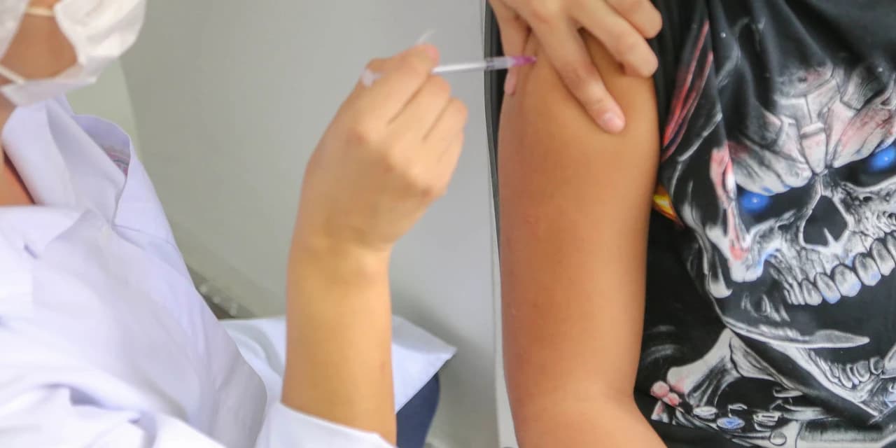 Saúde disponibiliza vacinação de HPV para adolescentes nos 399 municípios do Paraná