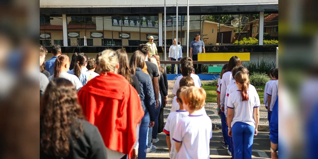Escolas participam da programação da Semana da Pátria em Prudentópolis