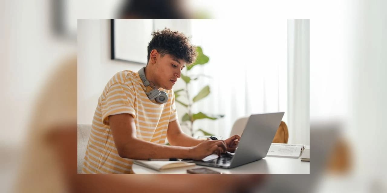 Pé-de-Meia: estudantes já podem consultar dados no portal do MEC