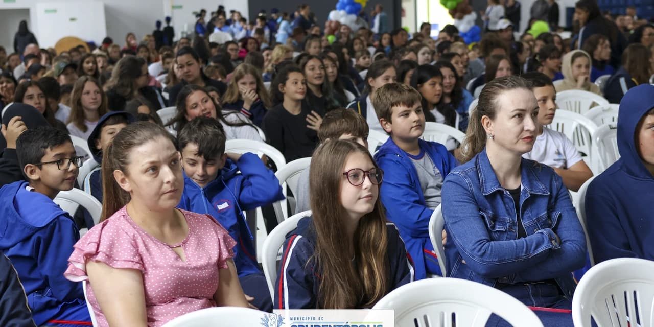 Dia Municipal do Turismo é celebrado em Prudentópolis com a formatura de 480 alunos