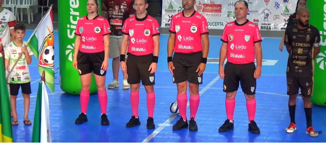 Treinador André Denczuk ficou indignado com a arbitragem do jogo entre Prude Futsal e Cândido Futsal