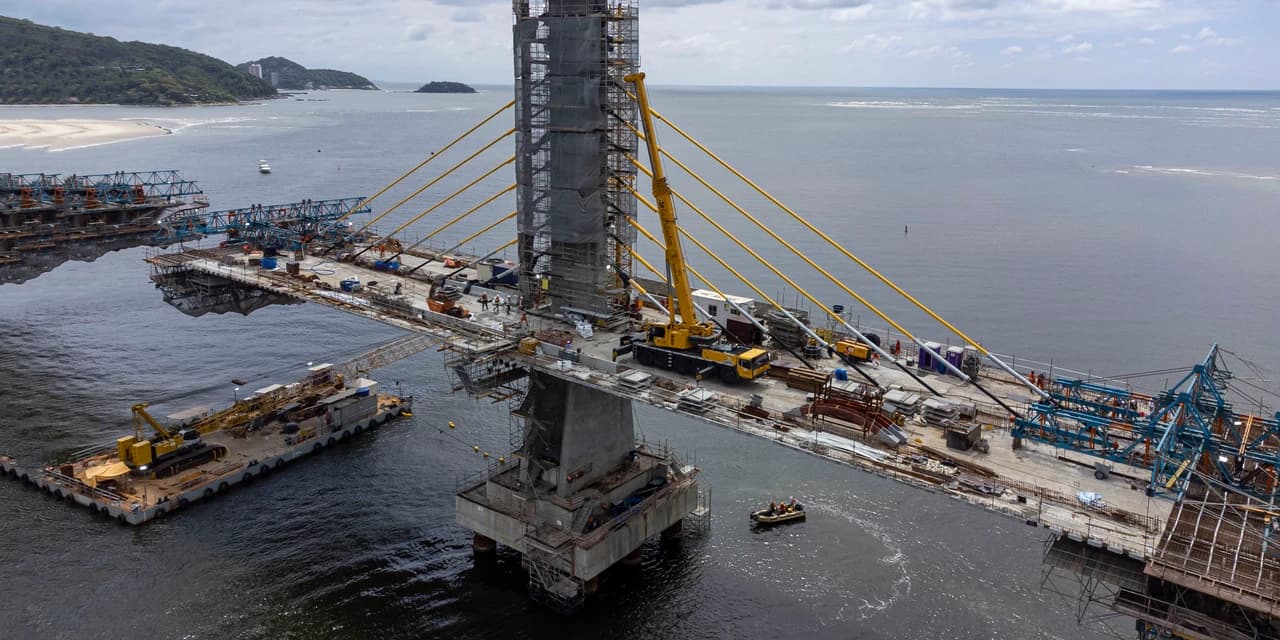Com grande avanço no trecho estaiado, Ponte de Guaratuba chega a 85% de execução