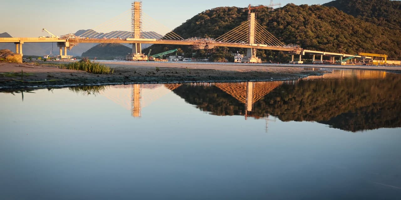 Com trecho estaiado quase pronto e 160 vigas lançadas, Ponte de Guaratuba atinge 91% de execução