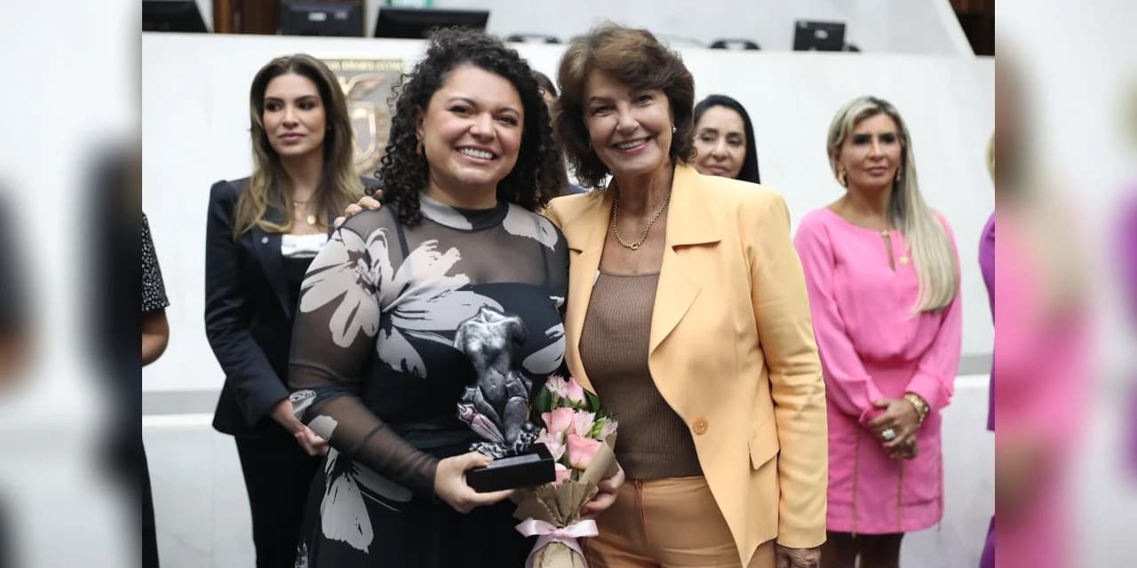 Cristina Silvestri homenageia Priscila Schran com o Prêmio Rosy de Macedo Pinheiro Lima