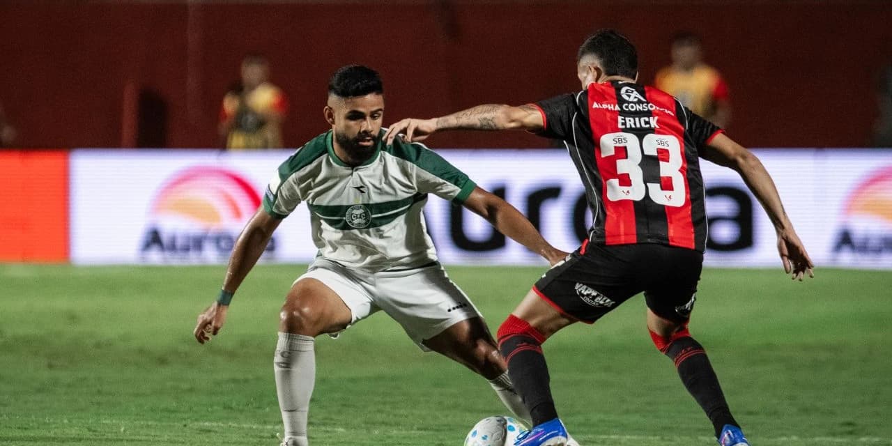 Com expulsão, Coritiba sofre goleada do Vitória no Brasileirão