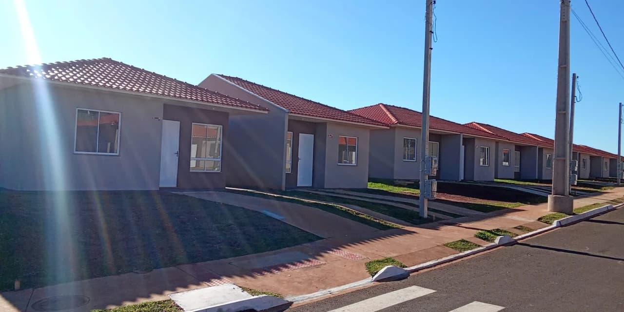 Com subsídios do Estado, 300 casas são entregues a famílias de Ponta Grossa