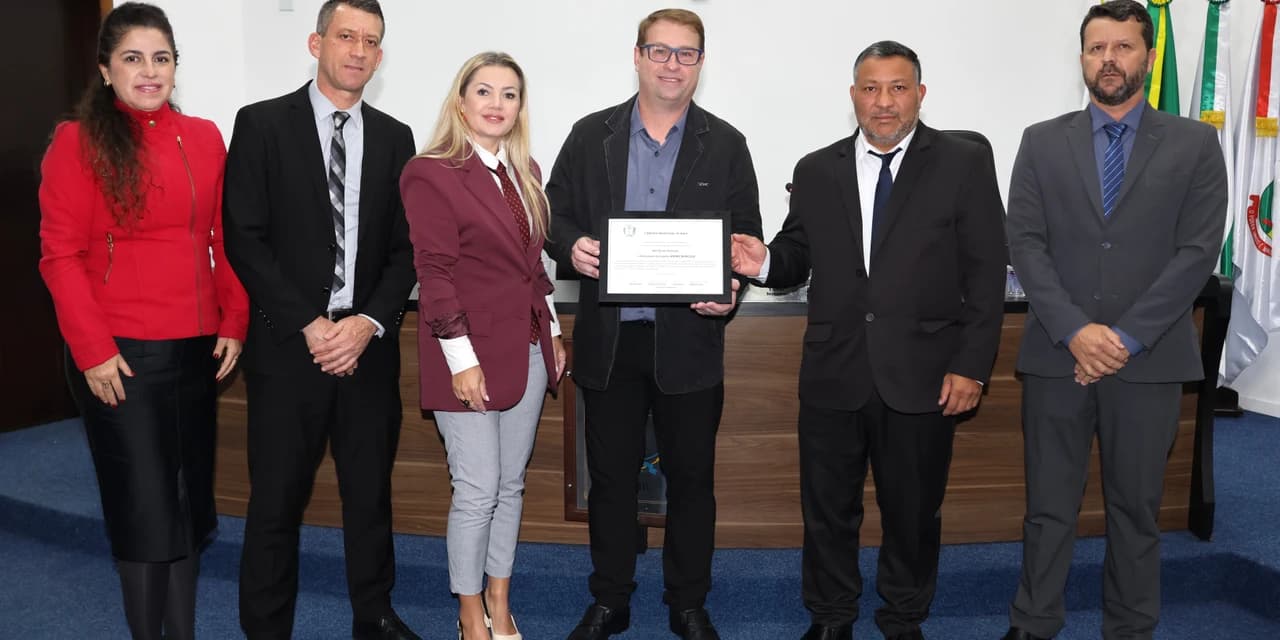 Legislativo reconhece trajetória do esportista André Demczuk com Moção de Aplausos