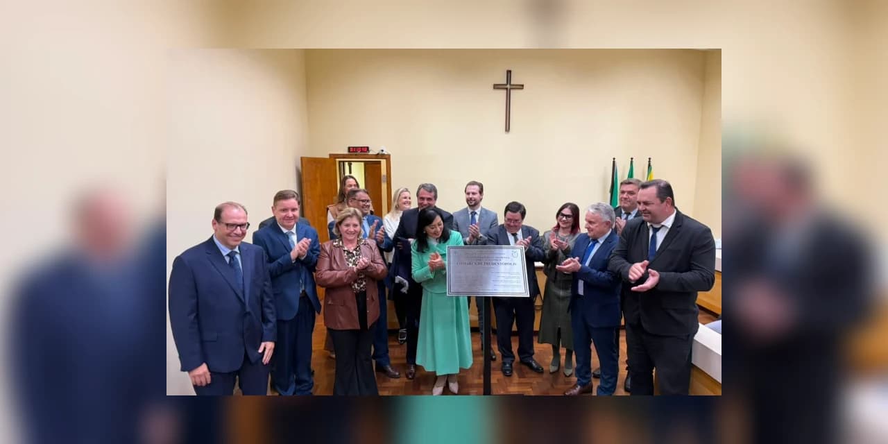 Prudentópolis lança pedra fundamental do novo fórum e homenageia magistrados  com títulos de cidadania honorária