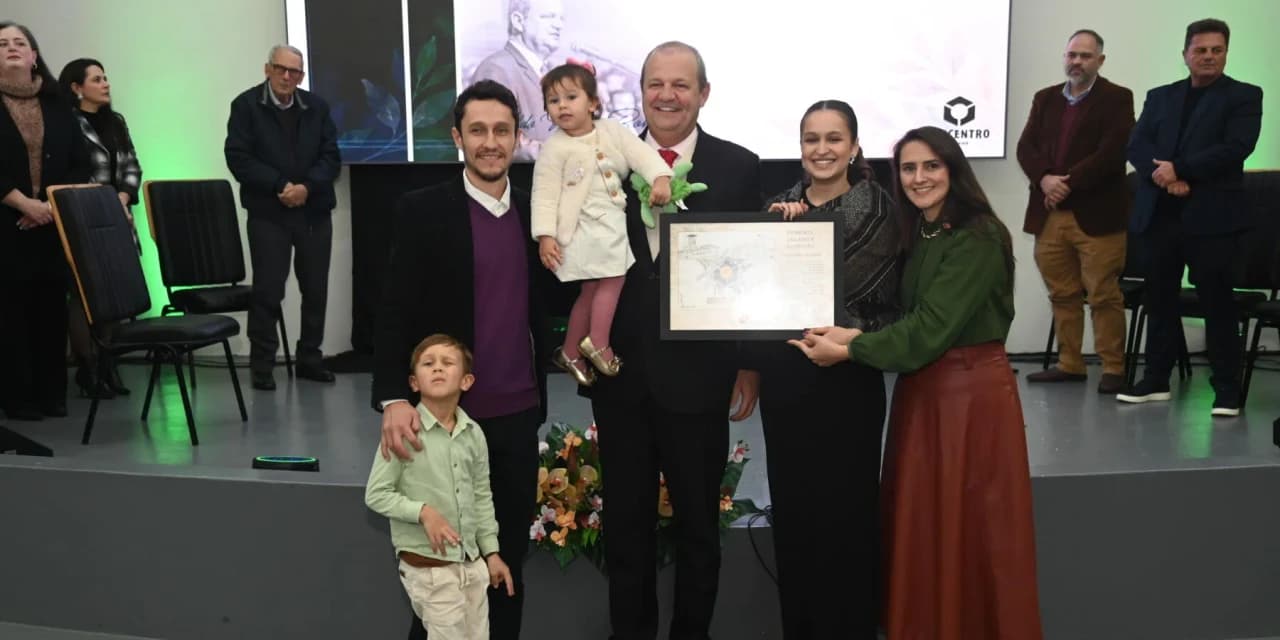 Secretário de Estado Aldo Nelson Bona é homenageado nos 36 anos da Unicentro