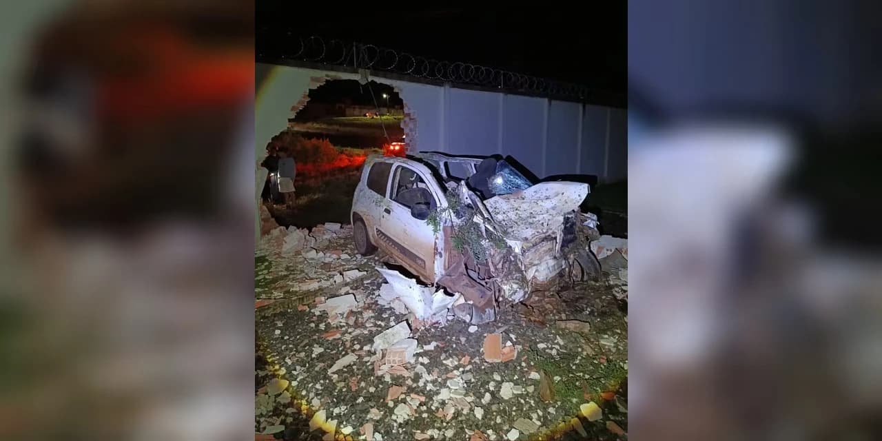 Jovem morre após carro bater em cavalo e atingir muro na PR-456 em Santa Maria do Oeste