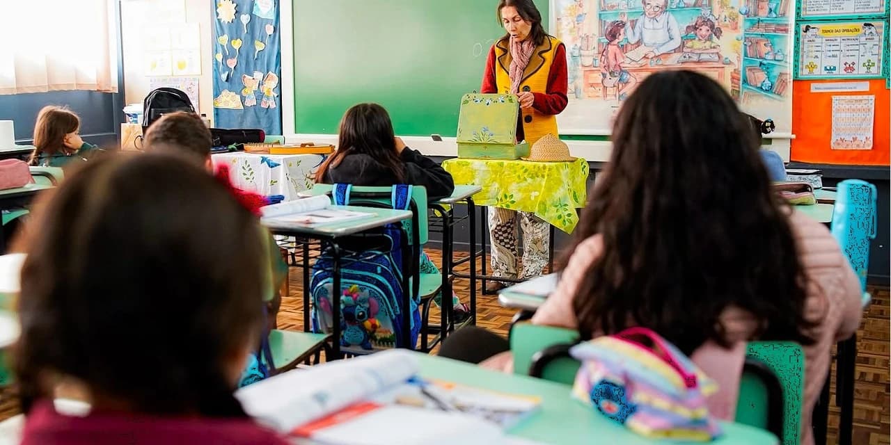 Determinação: Colombo tem que pagar retroativamente piso nacional a professores