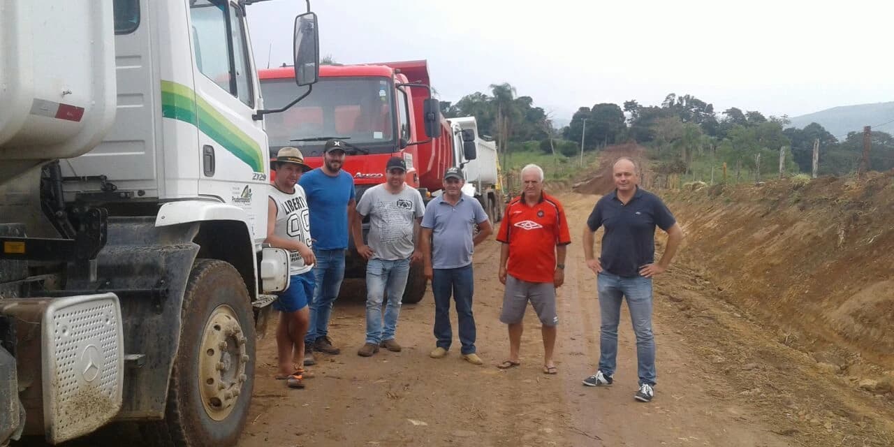 Vice prefeito e secretário visitam o interior e acompanham as obras em andamento