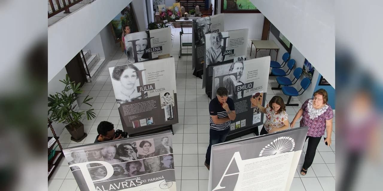 Aconteceu na Casa da Cultura a abertura da exposição “Palavras do Paraná”