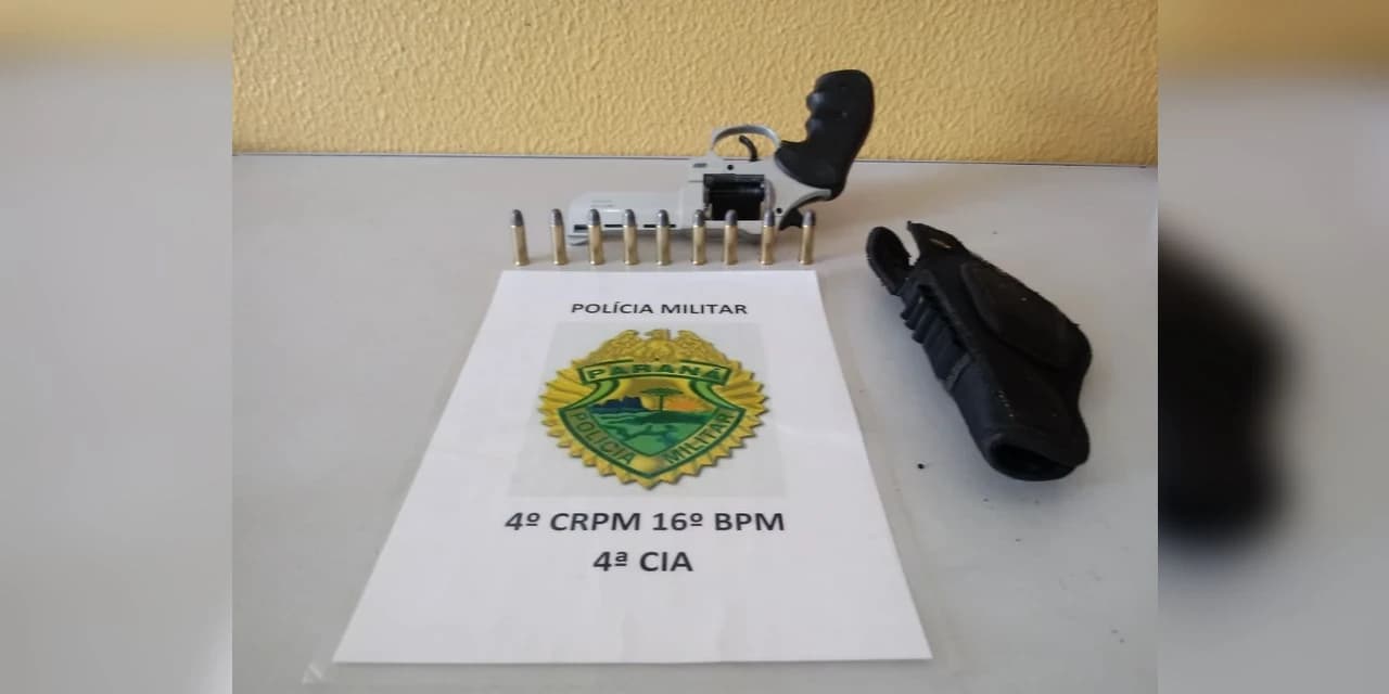 Abordagem polícial resulta em acidente, prisões e apreensão de arma de fogo