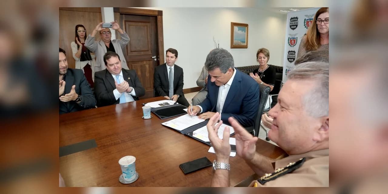 Beto Richa anuncia contratação de novos delegados e funcionários para a Polícia Científica do Paraná