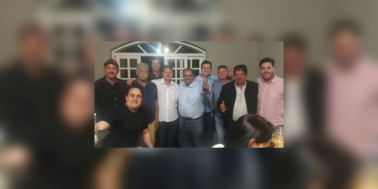 Câmara de Vereadores quer gastar mais de "R$ 50 mil" com flores!