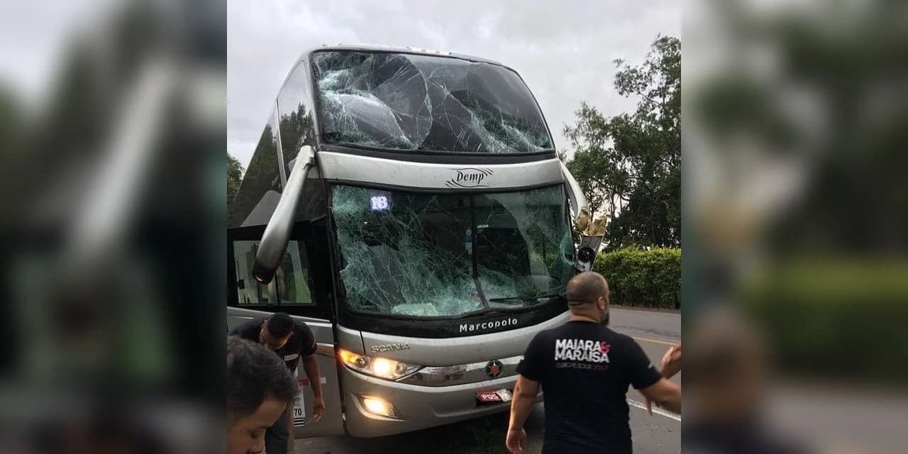 Ônibus com equipe de Maiara e Maraisa sofre acidente em Francisco Beltrão