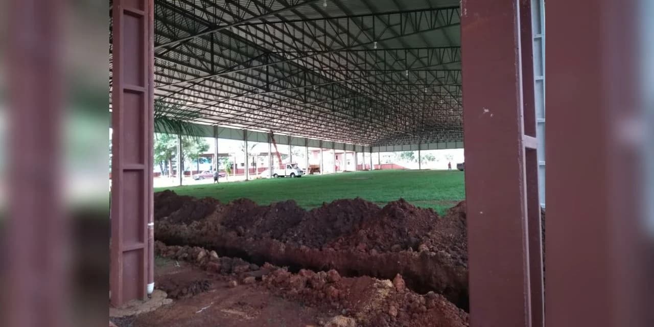 Centro de evento de Ivaí recebe melhorias para 16ª Festa das Associações de Agricultores.