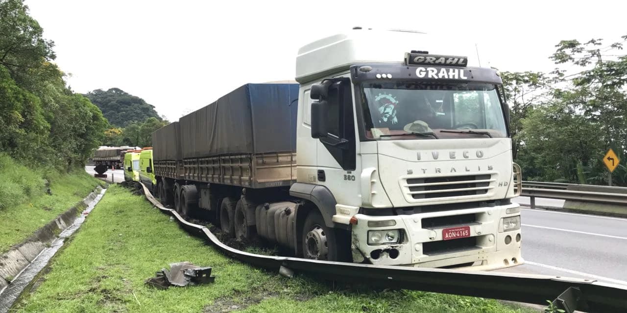 Caminhoneiro é preso por isolar os freios e assumir o risco de acidente, após batida na BR 277
