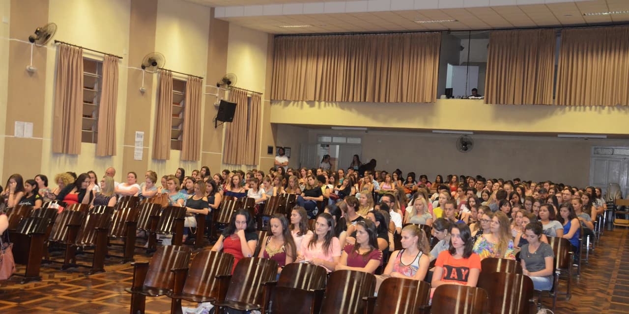 Calouros de Pedagogia dos Campi de Irati e Prudentópolis são recepcionados com aula inaugural