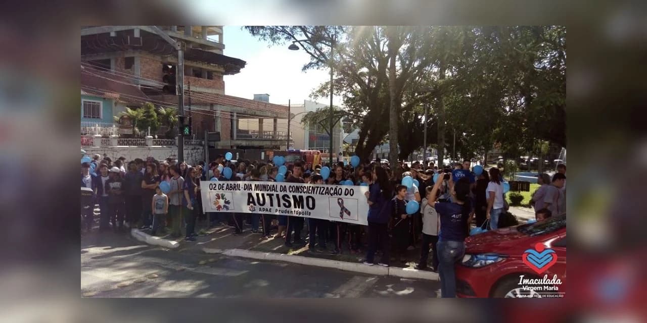 Alunos de colégios de Prudentópolis fizeram caminhada em alusão ao dia do autismo