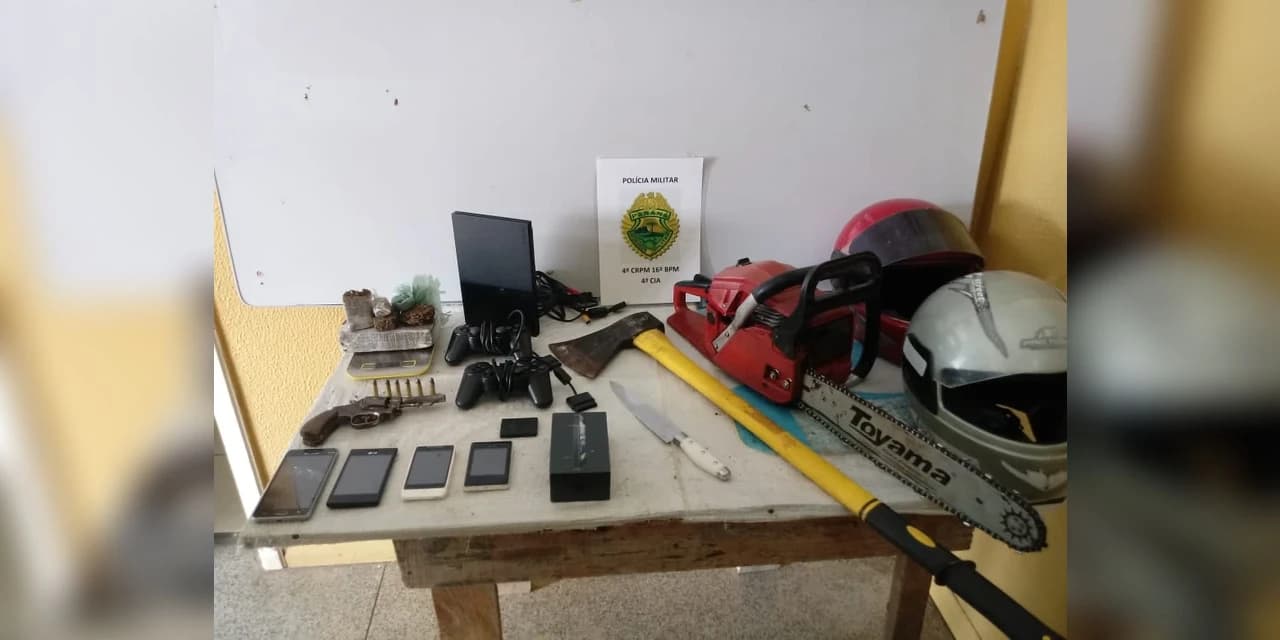 Abordagem à suspeitos resulta em apreensão de menor, drogas e recuperação de objetos