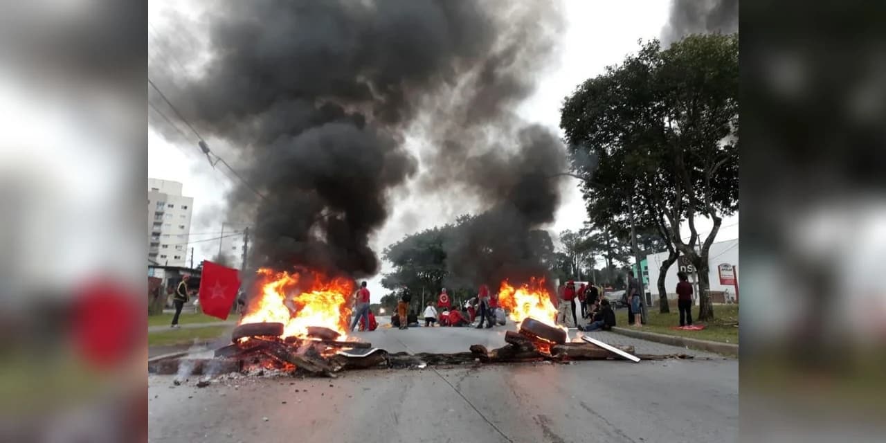 Ataque a tiros contra acampamento pró-Lula deixa dois feridos em Curitiba