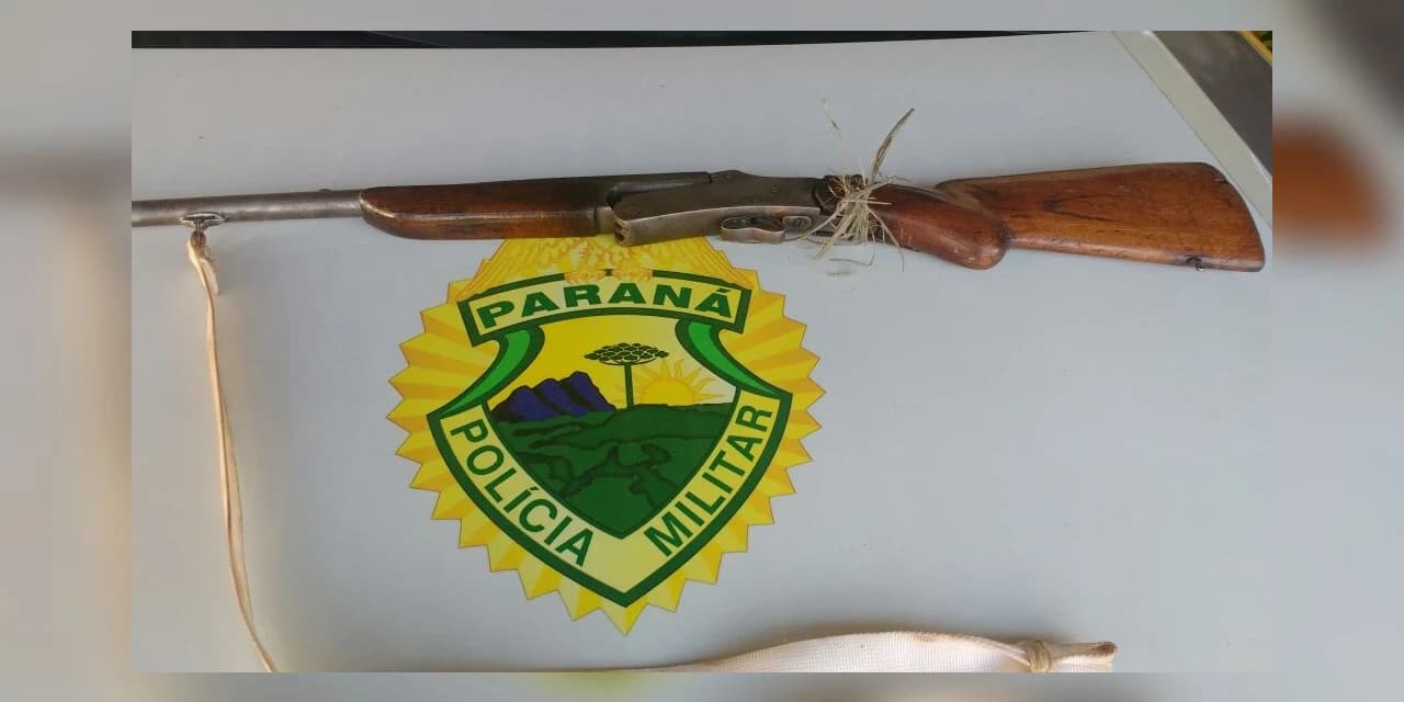 Após ameaça à irmão pai toma arma do filho e entrega à polícia