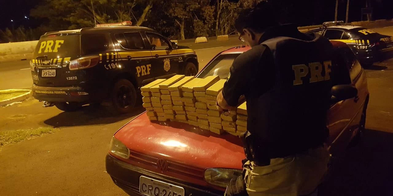 PRF apreende maconha em Céu Azul