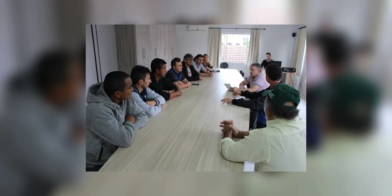 Prefeitura de Prudentópolis realiza reunião com moradores da Vila Mariana para discutir projeto da Arena Multiúso