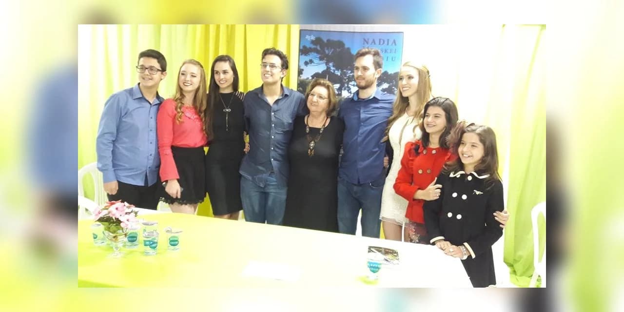Comunidade de Prudentópolis prestigia o lançamento do livro “Meus Recortes’’