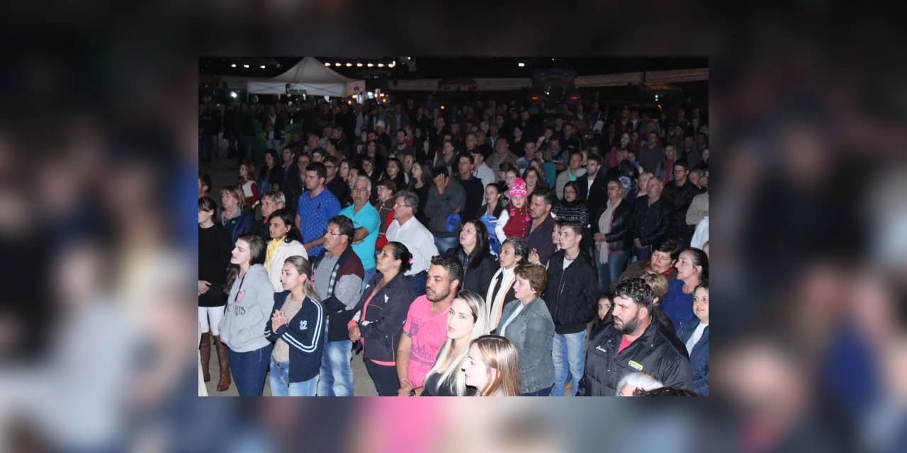 Missa dos caminhoneiros reúne um grande número de pessoas em Prudentópolis.