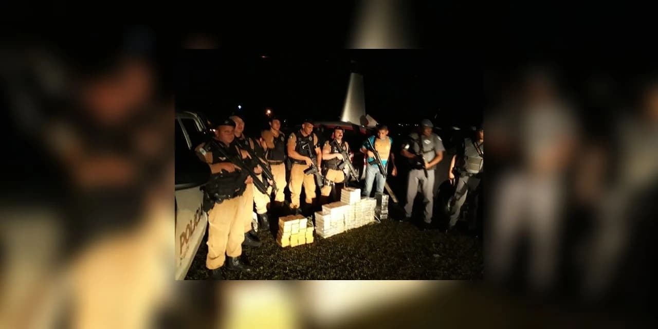 Helicóptero com drogas é apreendido em Cambará depois de pouso de emergência em estádio de futebol