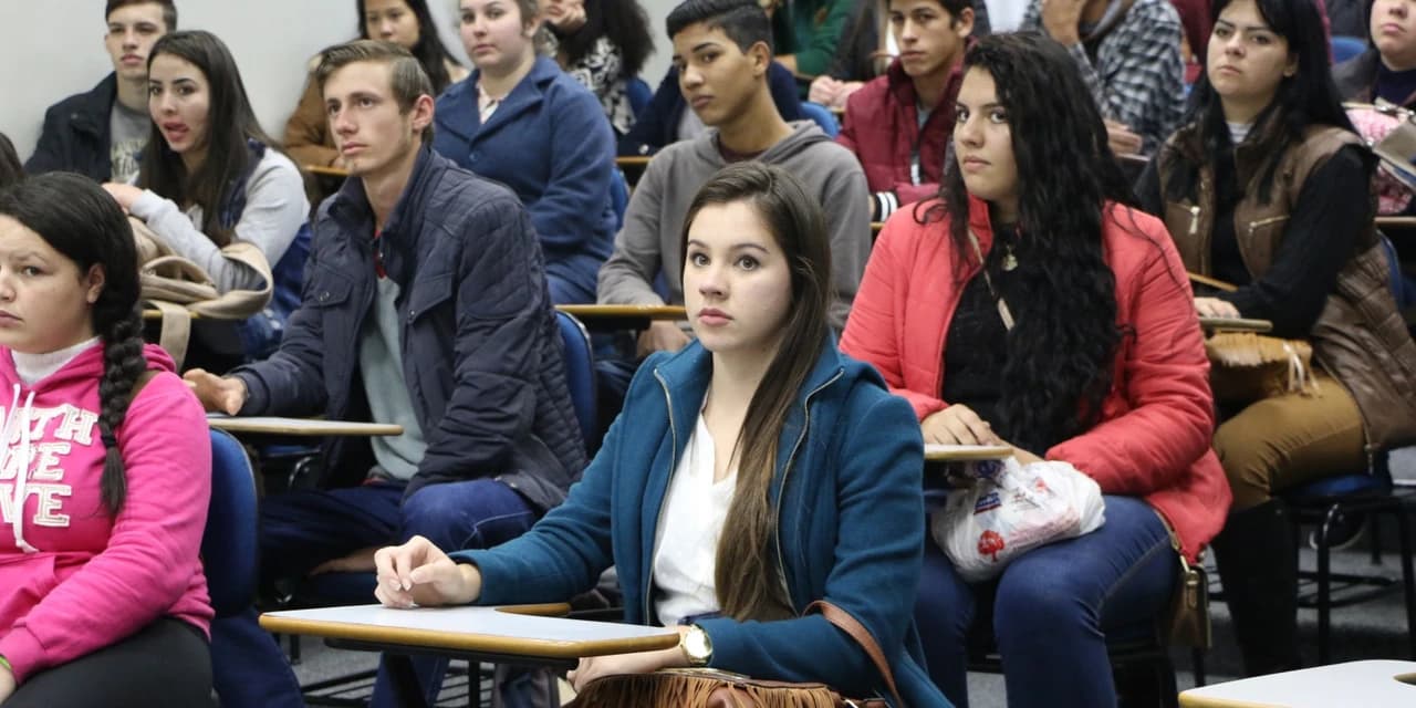 Faculdade Guairacá recebe centenas de vestibulandos em Guarapuava e Prudentópolis