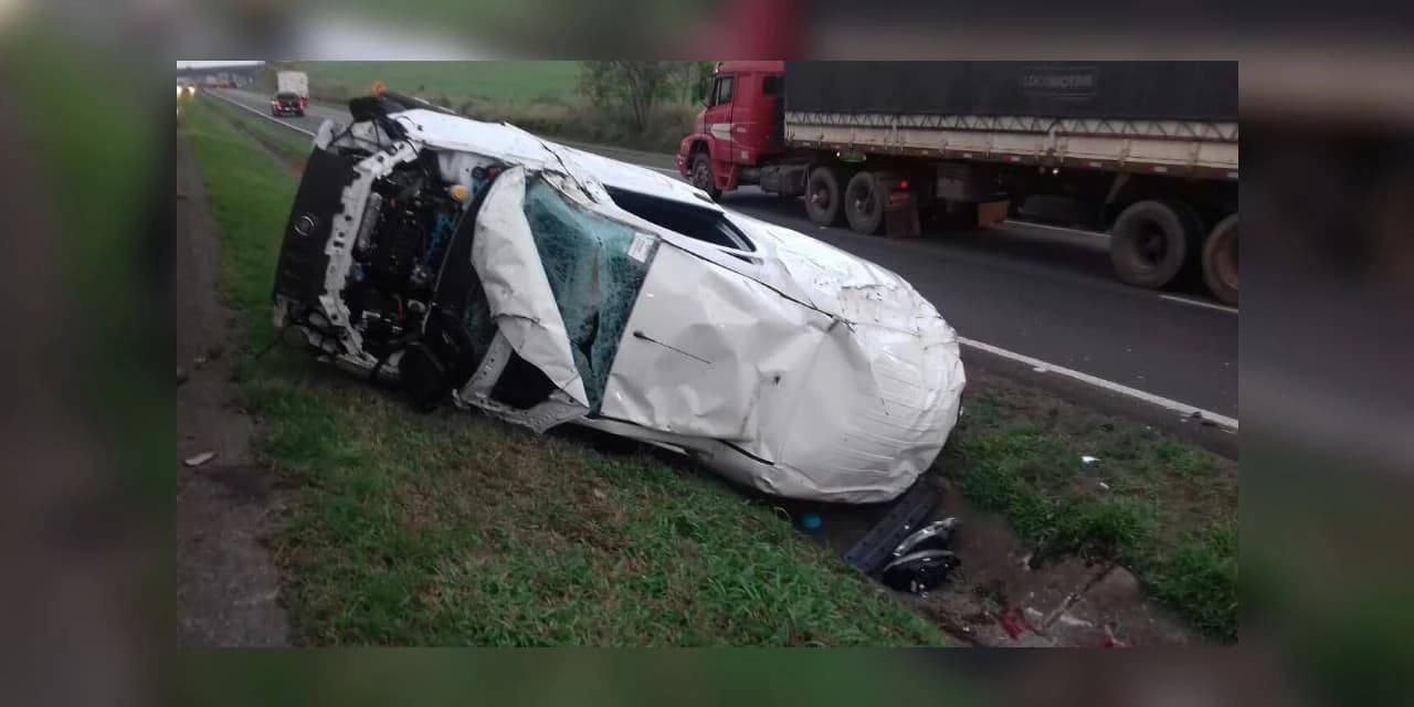 Acidente grave com dois caminhões e quatro carros deixa seis feridos