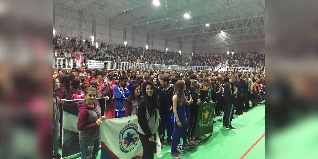 Reinauguração do Ginásio de Esportes e abertura dos Jogos Escolares reuniu um grande público em Prudentópolis