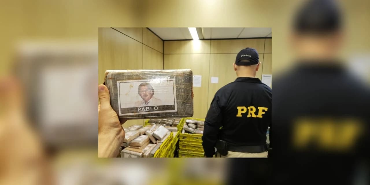 PRF apreende cerca de 800 quilos de cocaína no Paraná; tabletes têm foto de Pablo Escobar