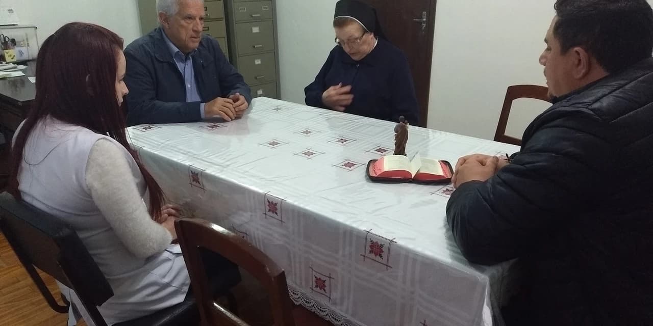 Deputado Federal Rubens Bueno fez visita em hospital de Prudentópolis no final da tarde de ontem (22)