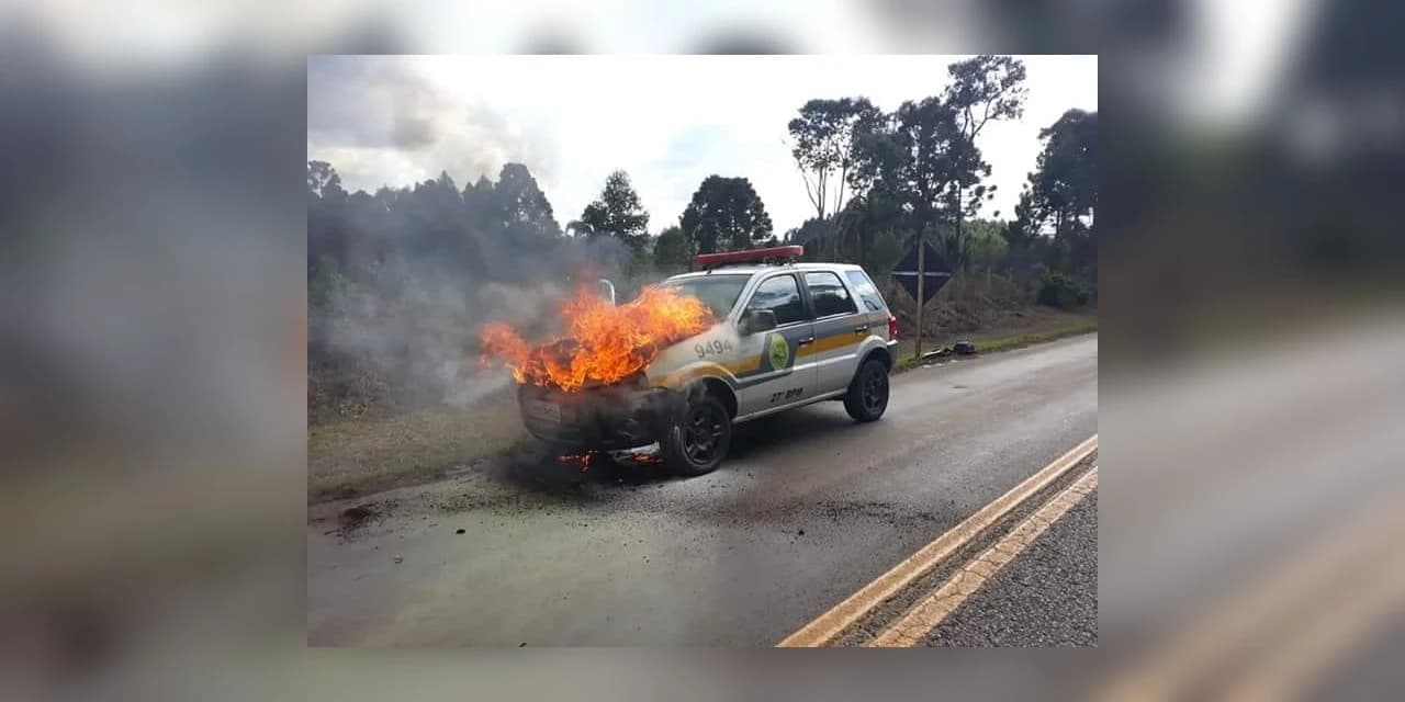 Viatura da PM de União da Vitória pega fogo na PR-447