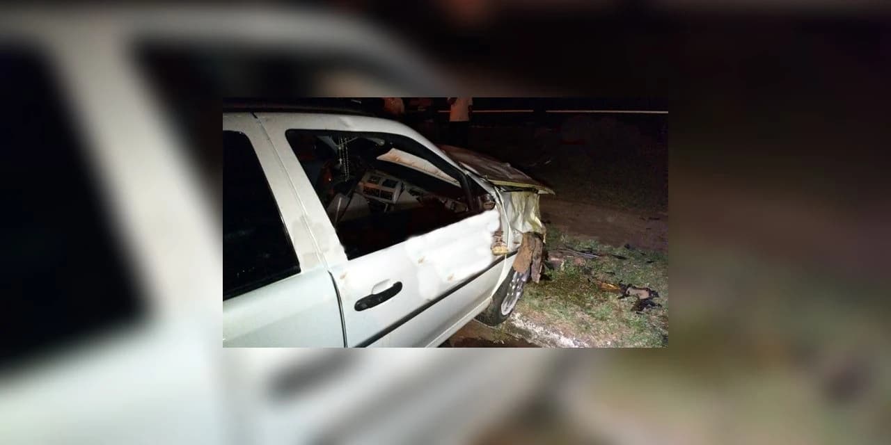 Adolescente fica gravemente ferido ao bater carro contra árvore em Cianorte