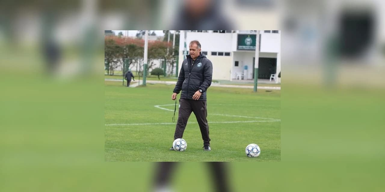 Eduardo Baptista confirma mudanças nas laterais para duelo contra o líder da Série B