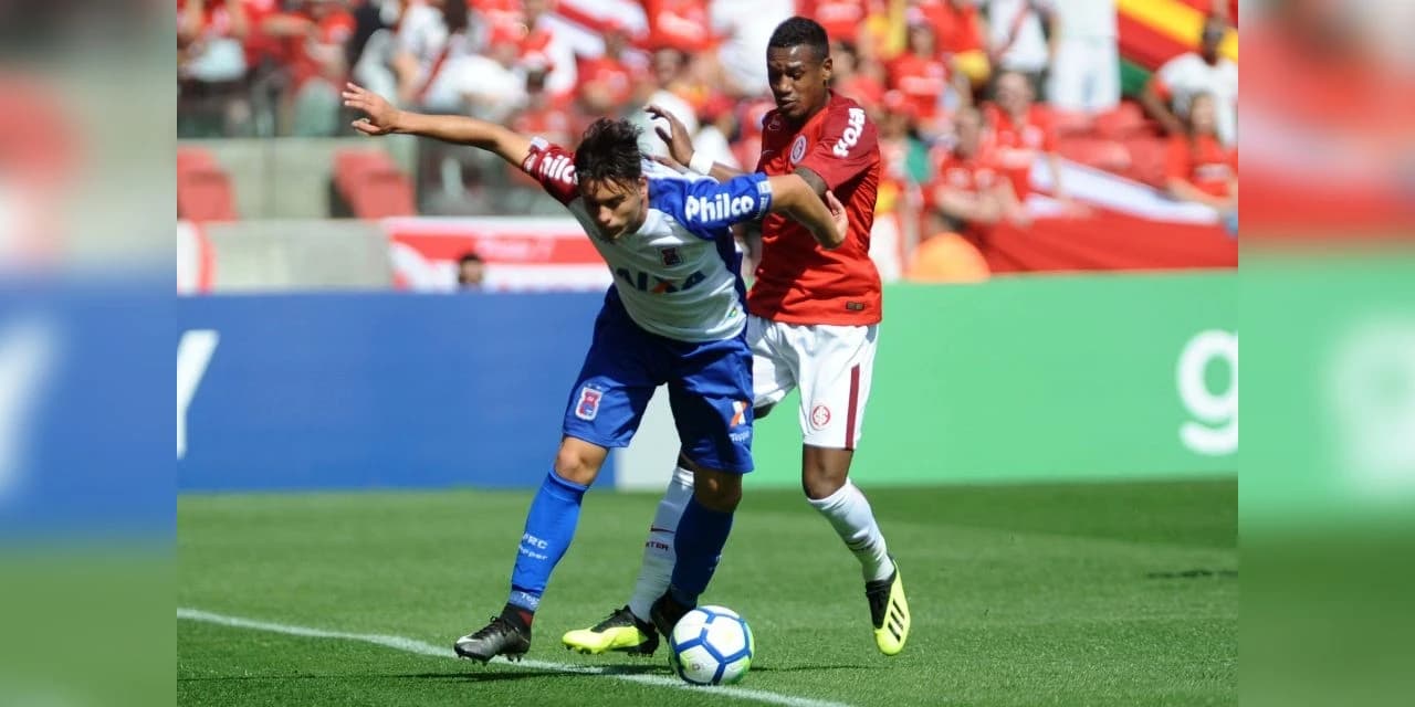 Paraná leva gol nos acréscimos e perde para o Inter na estreia de Claudinei Oliveira