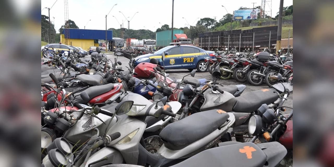 PRF faz leilão com mais de 800 veículos, em Curitiba