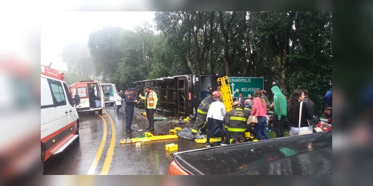 Ônibus de Guarapuava tomba em Veranópolis no Rio Grande do Sul